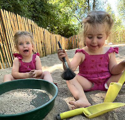 Charlotte und Ella F