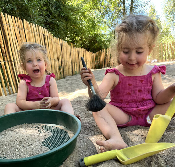 Charlotte und Ella F