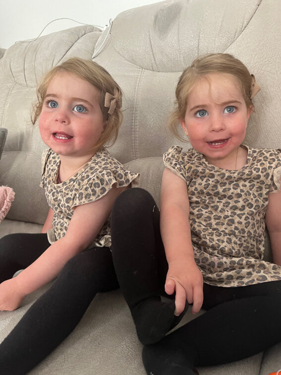 Charlotte und Ella F