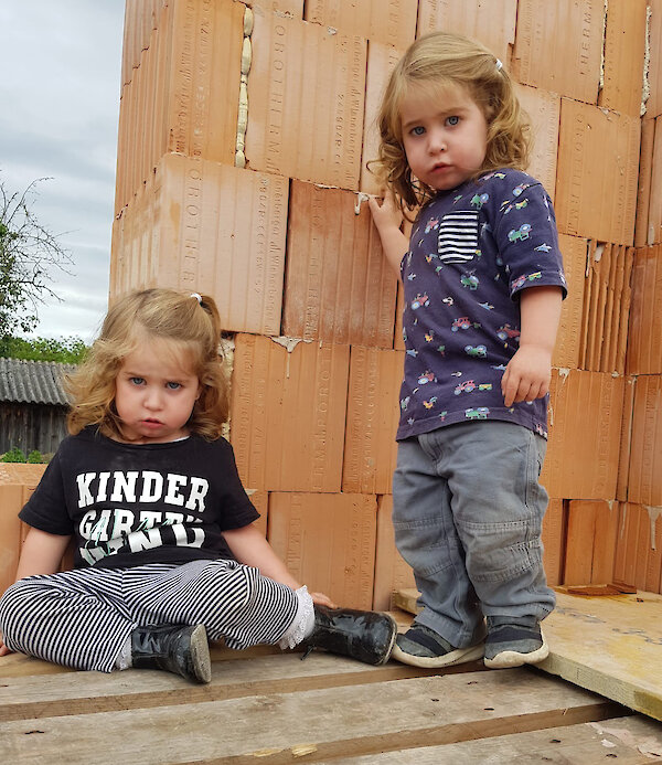 Charlotte und Ella F